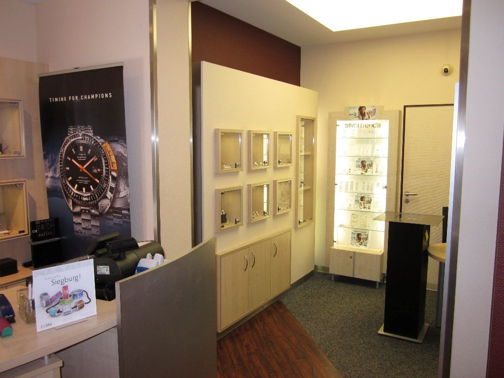 Das Bild zeigt den Verkaufsraum des Juweliers Rothe in Siegburg