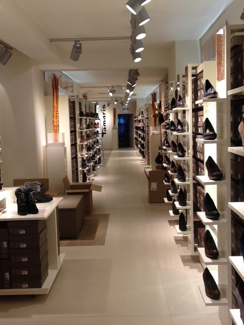 Das Bild zeigt die Verkaufsfäche von Tamaris Schuhe in Siegburg