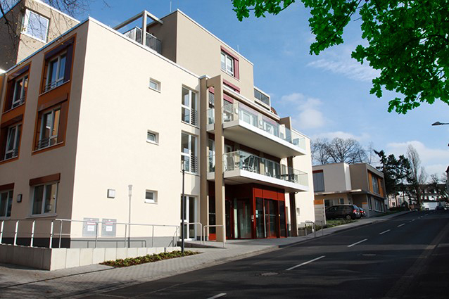 Das Bild zeigt das Gebäude des Seniorenzentrums an der Heinrichstraße in Siegburg
