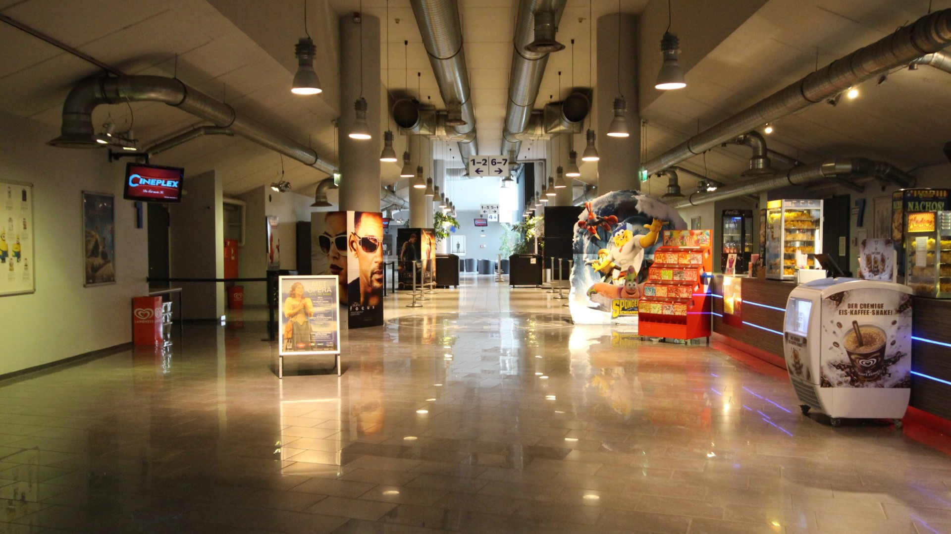 Das Bild zeigt das Foyer vom Cineplex Siegburg