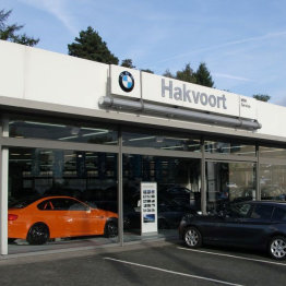 Das Bild zeigt eine Außenansicht der BMW Automobile Hakvoort GmbH
