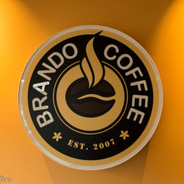 Das Bild zeigt das Logo von Brando Coffee