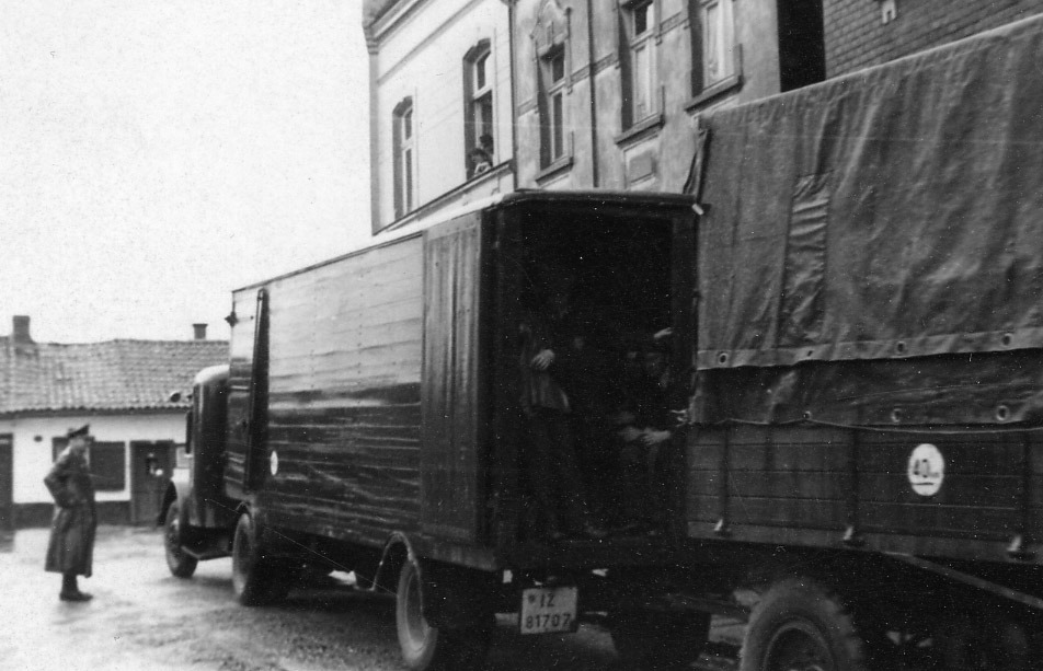 Abtransport aus dem "Judenhaus" an der Brandstraße, Juli 1942