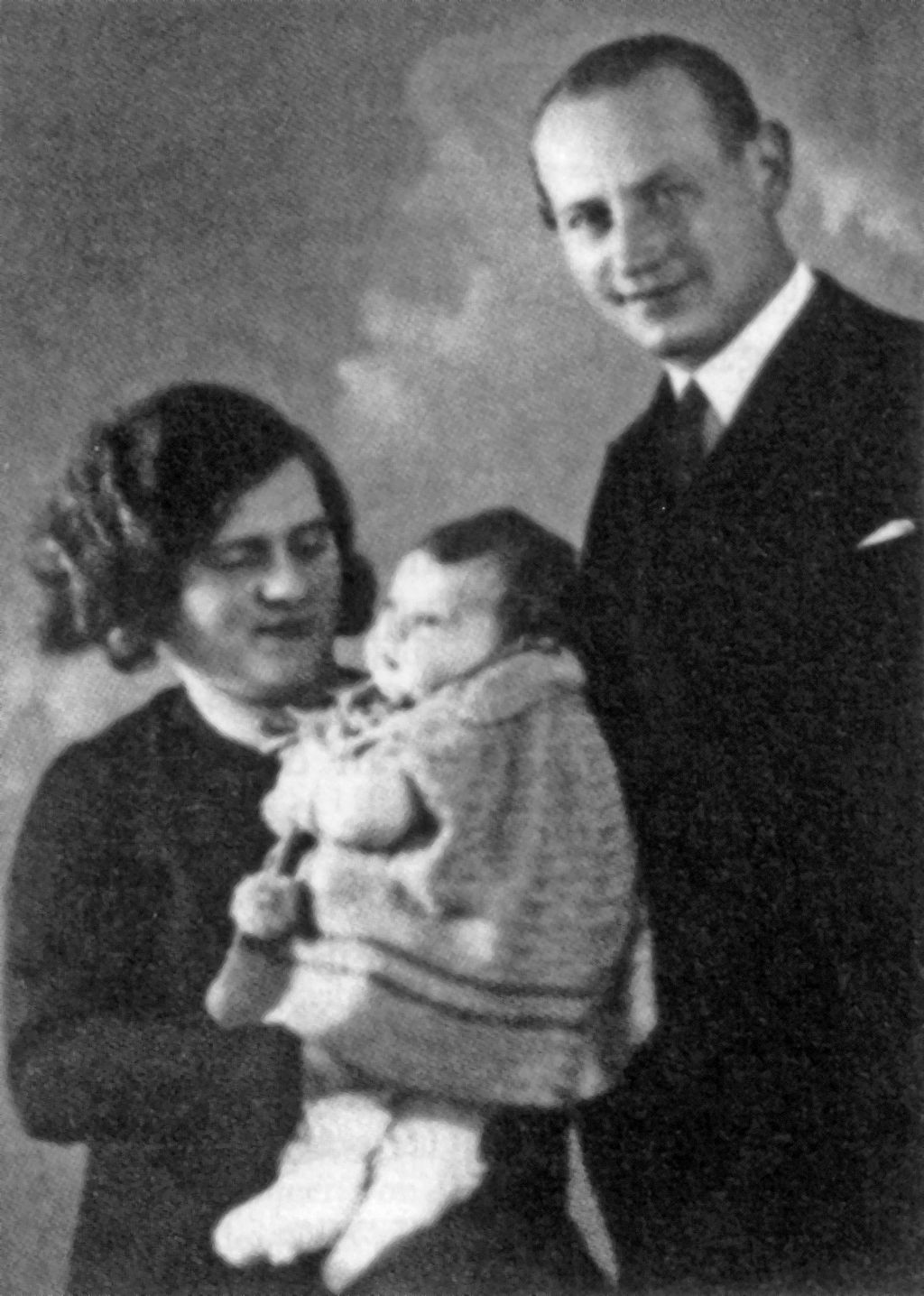 Das Ehepaar Rochmann mit Zilly Rosa, Jahreswende 1931/32.